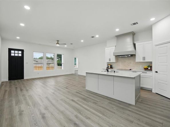 3220 N Houston  , Fort Worth Texas 76106