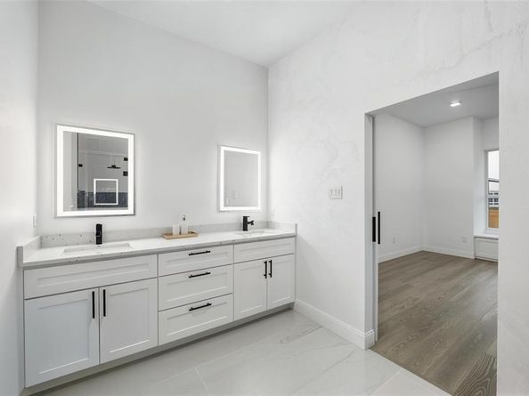 3220 N Houston  , Fort Worth Texas 76106