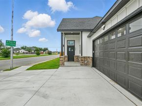 3220 N Houston  , Fort Worth Texas 76106
