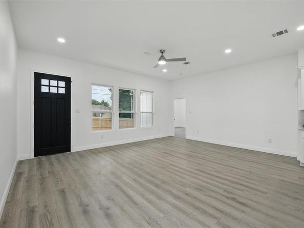3220 N Houston  , Fort Worth Texas 76106