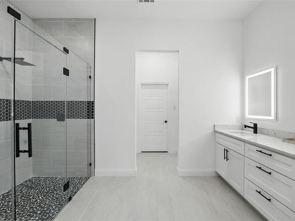 3220 N Houston  , Fort Worth Texas 76106