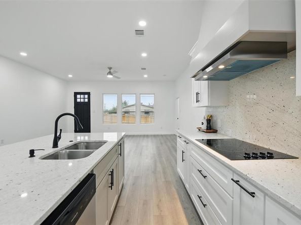 3220 N Houston  , Fort Worth Texas 76106