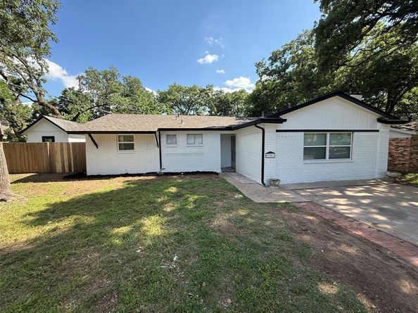 2202  Pontiac Drive , Arlington Texas 76013