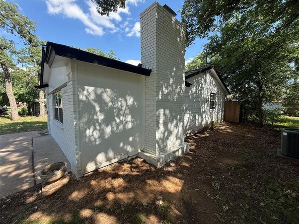 2202  Pontiac Drive , Arlington Texas 76013