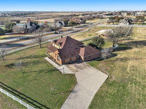 10101  Round Hill Road , Fort Worth Texas 76131