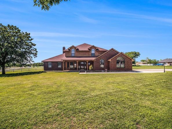 10101  Round Hill Road , Fort Worth Texas 76131