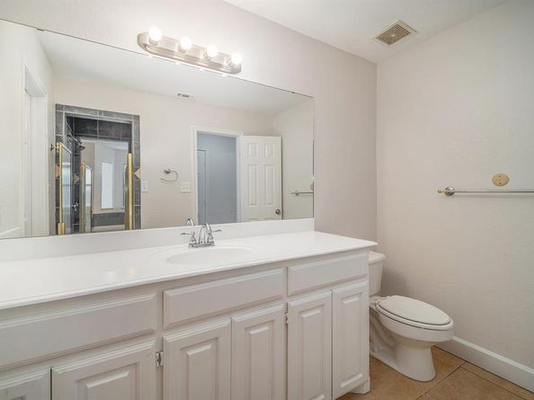 10101  Round Hill Road , Fort Worth Texas 76131