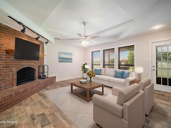 10101  Round Hill Road , Fort Worth Texas 76131