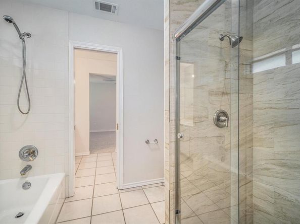 10101  Round Hill Road , Fort Worth Texas 76131
