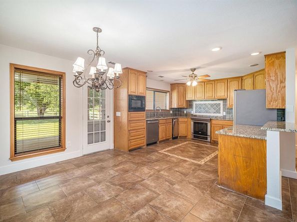 10101  Round Hill Road , Fort Worth Texas 76131