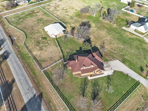 10101  Round Hill Road , Fort Worth Texas 76131