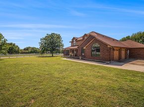 10101  Round Hill Road , Fort Worth Texas 76131