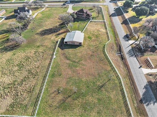 10101  Round Hill Road , Fort Worth Texas 76131