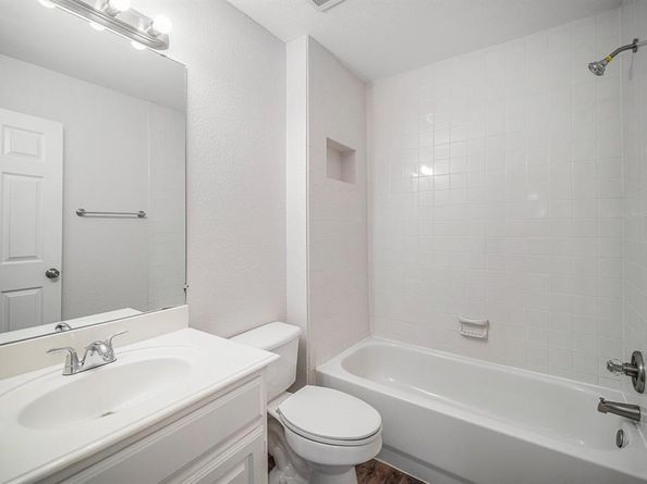 10101  Round Hill Road , Fort Worth Texas 76131