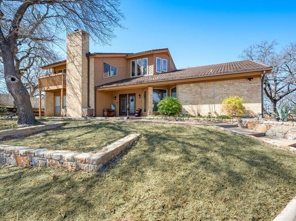 104  Oak Hollow Court S, Azle Texas 76020