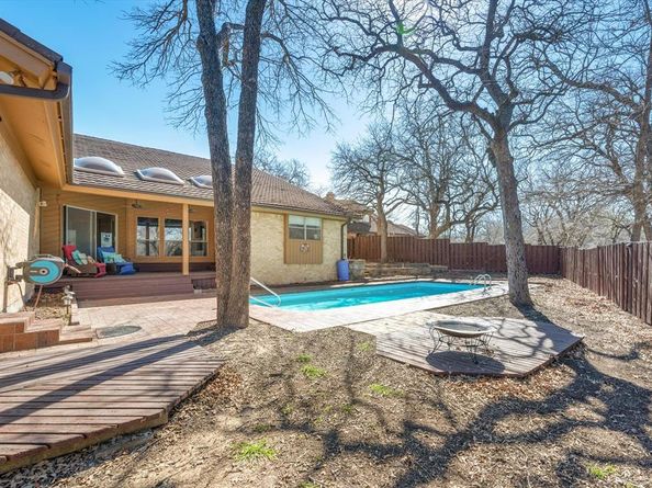 104  Oak Hollow Court S, Azle Texas 76020