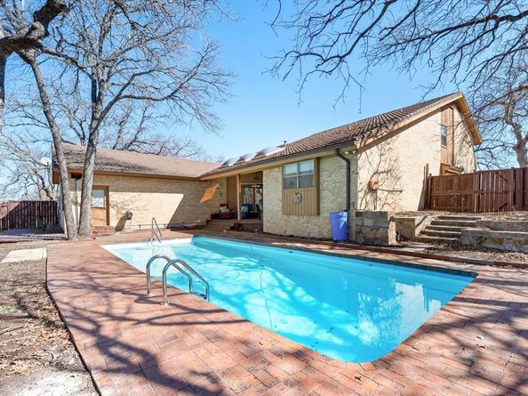 104  Oak Hollow Court S, Azle Texas 76020