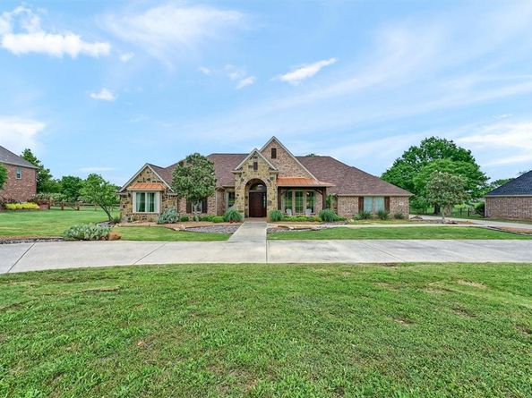 1421  Rolling  , Celina Texas 75009