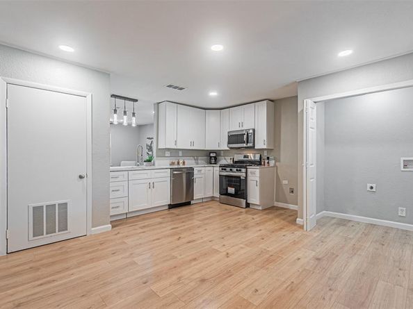 5307  Kelly Elliott  , Arlington Texas 76017