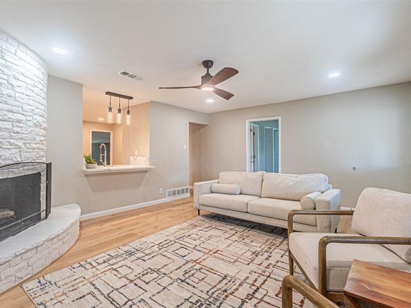 5307  Kelly Elliott  , Arlington Texas 76017