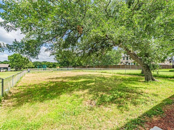 5307  Kelly Elliott  , Arlington Texas 76017