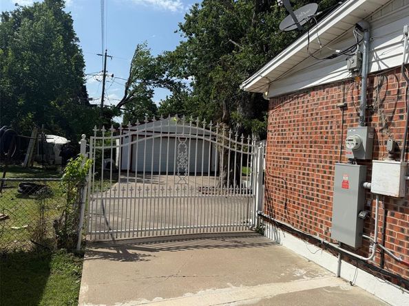 2125  Ridgeview Street , Fort Worth Texas 76119