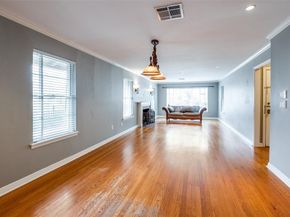 1403  Eastus Drive , Dallas Texas 75208