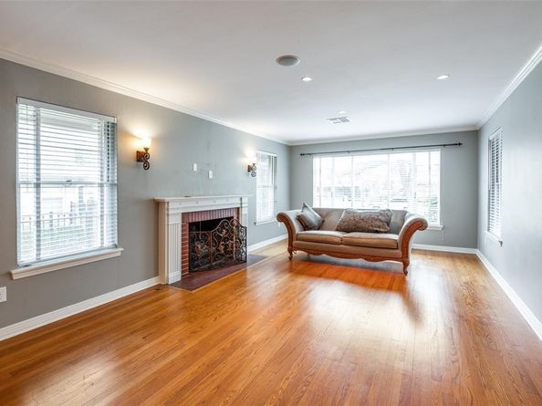 1403  Eastus Drive , Dallas Texas 75208