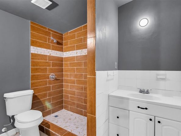 918  Garden Drive , Garland Texas 75040