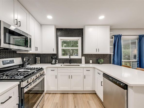 1103 W Russell Avenue , Carrollton Texas 75006