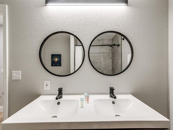 1103 W Russell Avenue , Carrollton Texas 75006