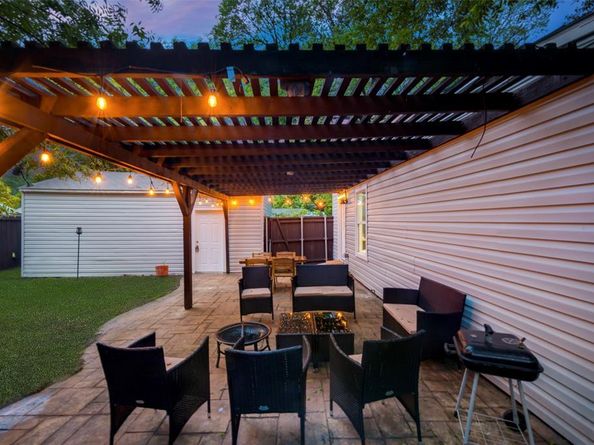 1103 W Russell Avenue , Carrollton Texas 75006