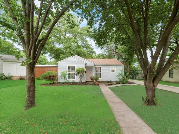 1103 W Russell Avenue , Carrollton Texas 75006