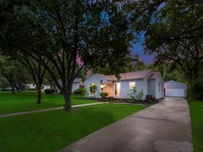 1103 W Russell Avenue , Carrollton Texas 75006