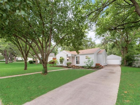 1103 W Russell Avenue , Carrollton Texas 75006