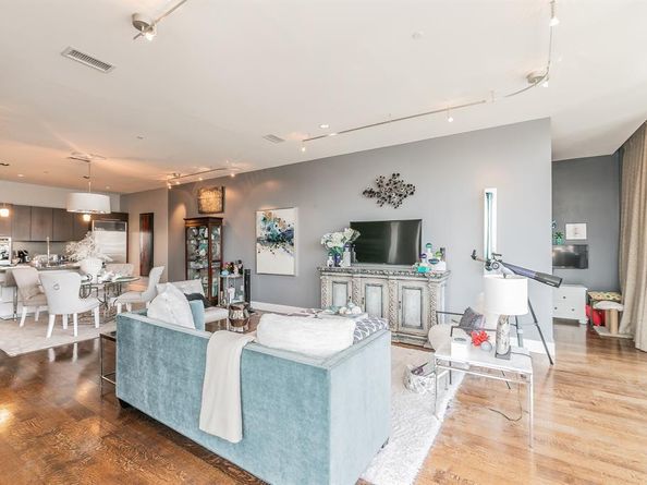 2200  Victory Avenue  1901, Dallas Texas 75219