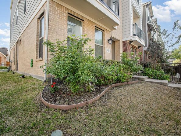 1117  Tea Olive Lane , Dallas Texas 75212