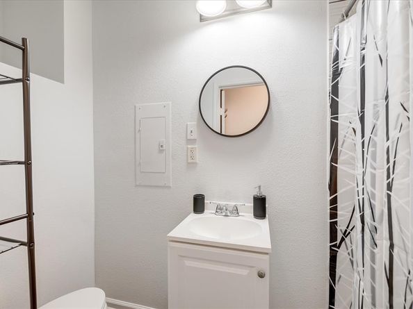 833  Roosevelt Street , Arlington Texas 76011