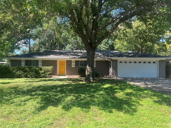 1618  Kendolph Drive , Denton Texas 76205