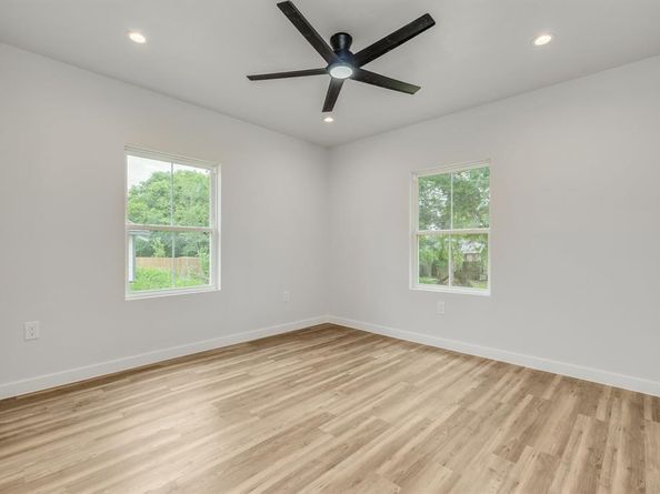 2418  Lyola Street , Dallas Texas 75241
