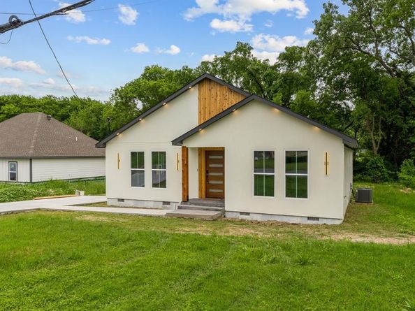 2418  Lyola Street , Dallas Texas 75241