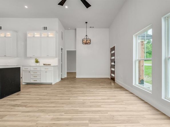 2418  Lyola Street , Dallas Texas 75241