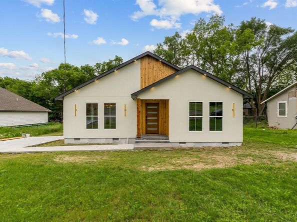 2418  Lyola Street , Dallas Texas 75241