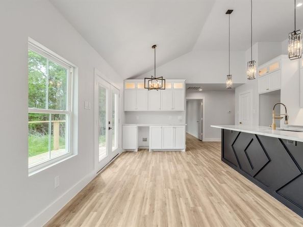 2418  Lyola Street , Dallas Texas 75241