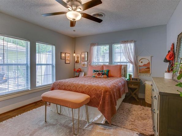 1211  Lansford Avenue , Dallas Texas 75224