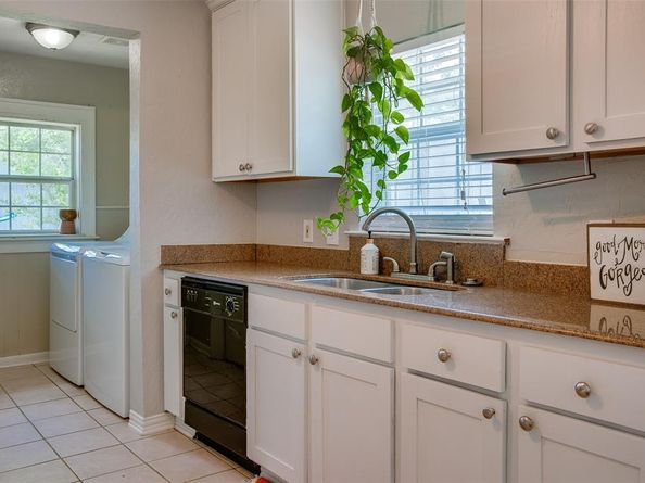 1211  Lansford Avenue , Dallas Texas 75224