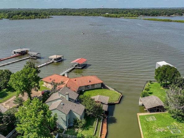 696  Harbor Drive N, Azle Texas 76020