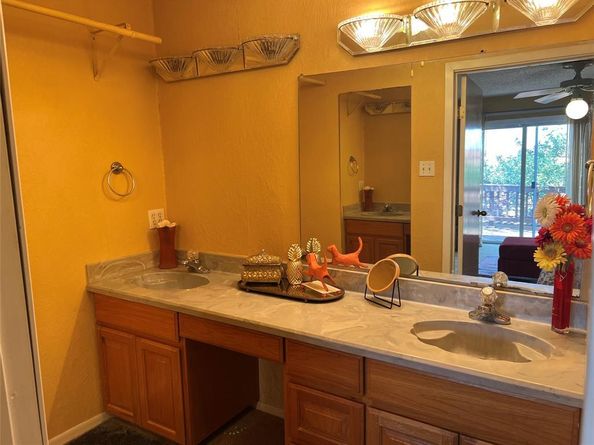 696  Harbor Drive N, Azle Texas 76020