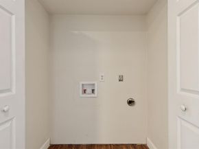 5750  Phoenix Drive  51, Dallas Texas 75231