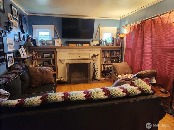 4716 7th Avenue NE, Seattle WA 98105